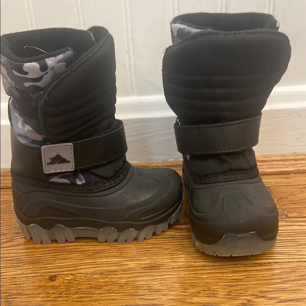 High Sierra Black and Gray Kids Boots